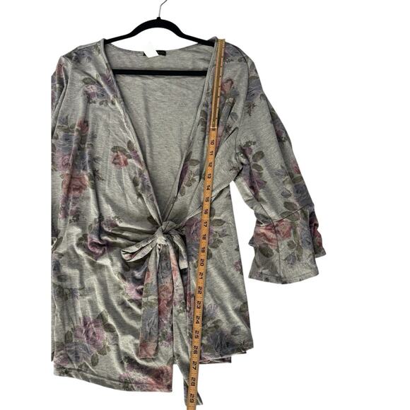 Jennie & Marlis Plus Size 3X Wrap Tie Top Bell Sleeve Gray Floral Knit Top #4014 - Picture 9 of 10